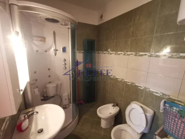 Tirane, jepet me qera apartament 2+1+Ballkon Kati 2, 100 m² 590 € (Teodor Keko)