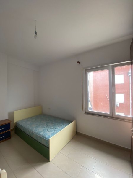 Tirane, jepet me qera apartament 2+1+Aneks+Ballkon Kati 4, 124 m² 550 € (Rruga Hamdi Sina)