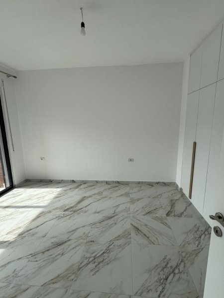 Tirane, jepet me qera apartament 1+1+Ballkon Kati 3, 80 m² 400 € (Kinostudio, Rruga kahraman ylli, prane Tv Klan)