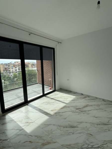Tirane, jepet me qera apartament 1+1+Ballkon Kati 3, 80 m² 400 € (Kinostudio, Rruga kahraman ylli, prane Tv Klan)