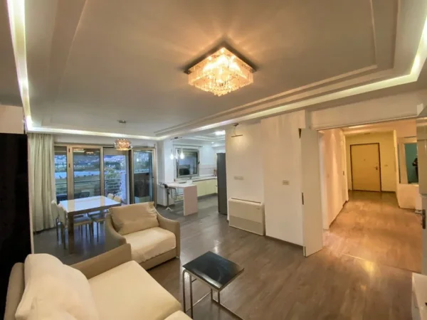 Tirane, jepet me qera apartament 3+1+Aneks+Ballkon Kati 3, 133 m² 2.000 € (RRUGA SAMI FRASHERI)