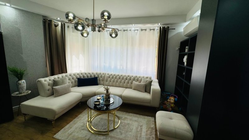 Tirane, jepet me qera 2+1 Kati 1, 110 m² 700 € (Xhamia Kopshti Botanik)