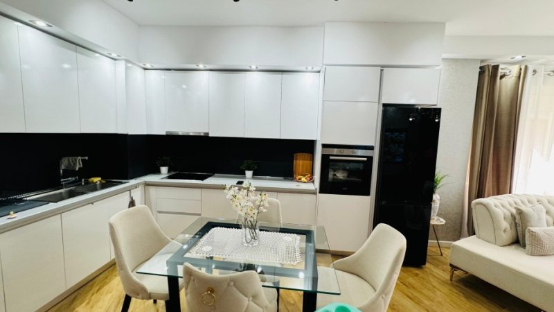 Tirane, jepet me qera 2+1 Kati 1, 110 m² 700 € (Xhamia Kopshti Botanik)