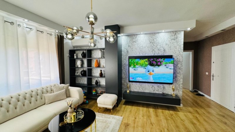 Tirane, jepet me qera 2+1 Kati 1, 110 m² 700 € (Xhamia Kopshti Botanik)