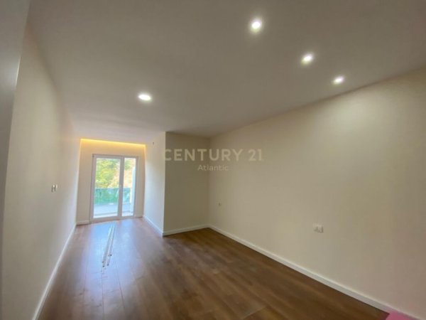 Durres, shitet apartament+verande | Penthouse 2+1+Ballkon Kati 7, 141 m² 135.000 € (SHKEMBI KAVAJES)