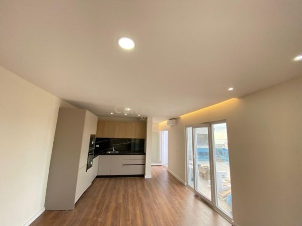 Durres, shitet apartament+verande | Penthouse 2+1+Ballkon Kati 7, 141 m² 135.000 € (SHKEMBI KAVAJES)
