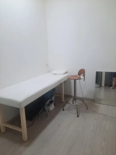 Tirane, jepet me qera ambjent biznesi Kati 0, 31 m² 300 € (Bllok , Rruga nikolla tupe)
