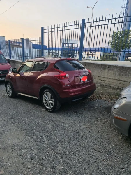 Tirane, shes makine NISAN JUKE AUTOMAT OKAZION 24 ORE 5800 EURO Benzin, vishnje automatik Kondicioner 240.000 km 5.800 €