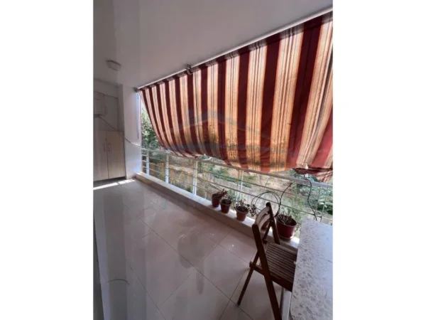 Tirane, jepet me qera apartament 2+1 Kati 1, 110 m² 400 € (FRESK RRUGA SHEFQET KUKA)