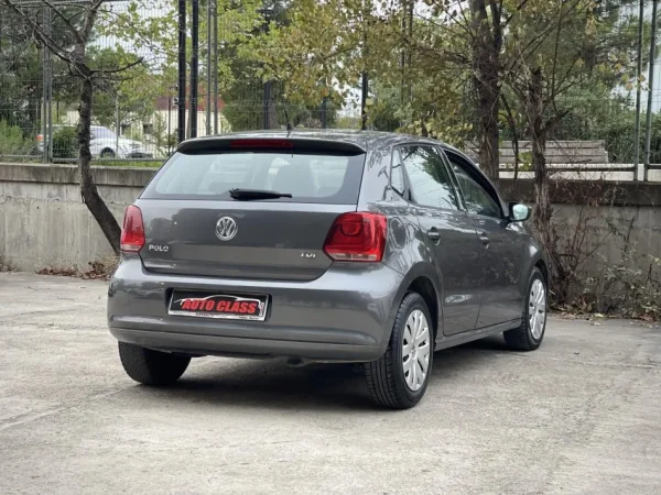 Tirane, shes makine VW POLO Nafte, gri e erret manuale Kondicioner 154.000 km 5.290 €