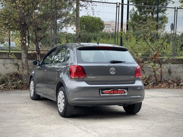 Tirane, shes makine VW POLO Nafte, gri e erret manuale Kondicioner 154.000 km 5.290 €