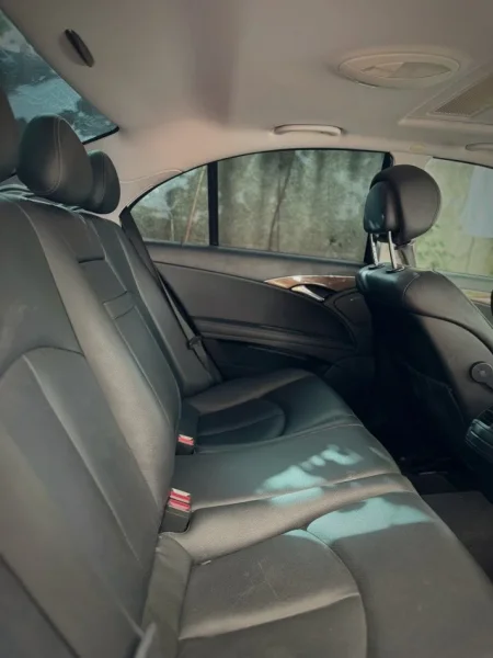 Tirane, shes makine MERCEDES BENZ EVO 211 3.0 BENZI 4 MATIC Benzin, e argjendtë automatik Klima 267.000 km 6.000 €