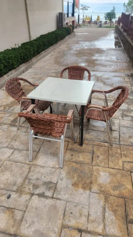 Durres, shes shiten komplet tavolinash per ambjente jasht 50 euro