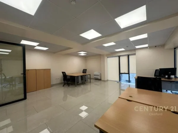 Tirane, jepet me qera ambjent biznesi Kati 2, 122 m² 1.500 € (elbasanit)
