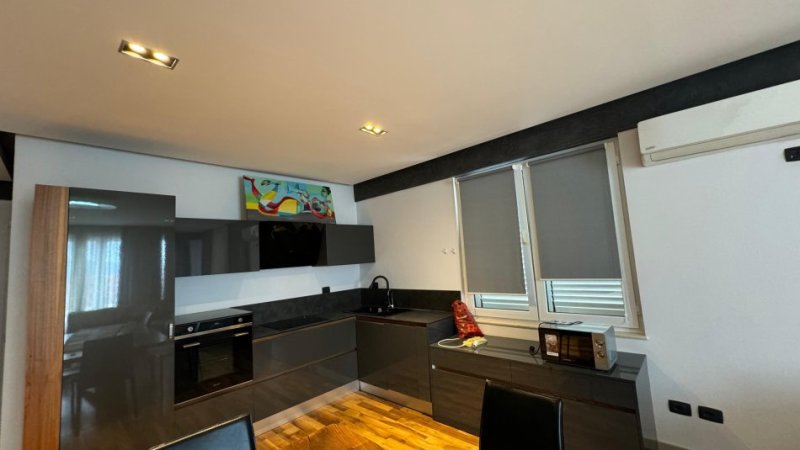 Tirane, jepet me qera apartament duplex Dublex Kati 1, 1.500 € (Kodra e Diellit)