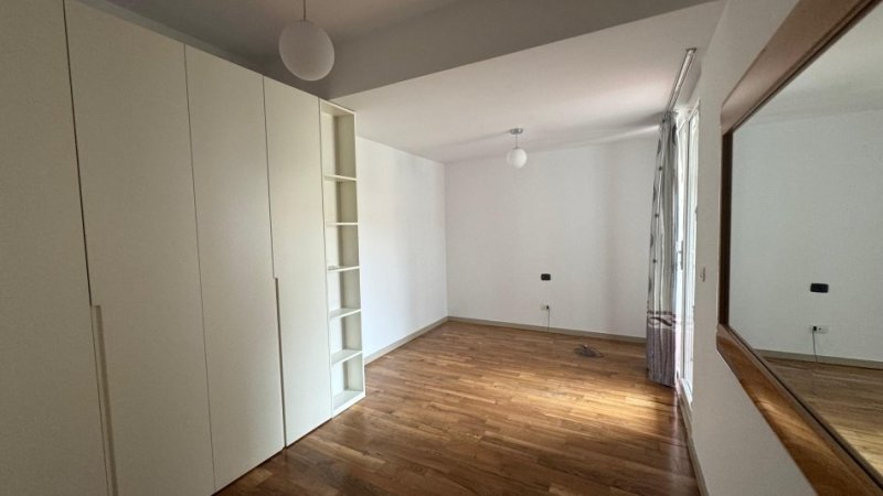 Tirane, jepet me qera apartament duplex Dublex Kati 1, 1.500 € (Kodra e Diellit)