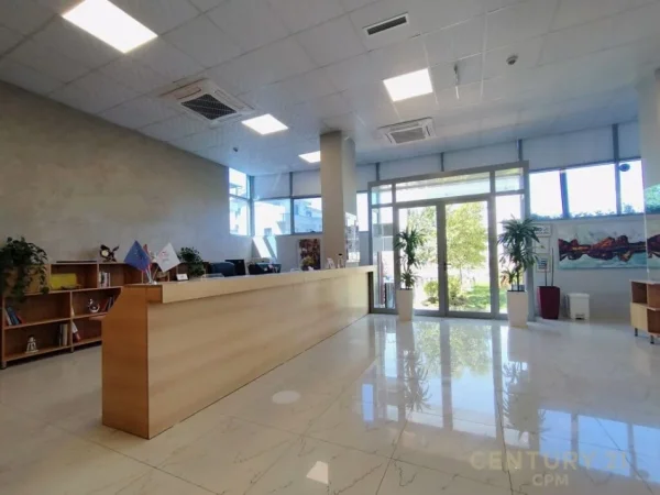 Tirane, jepet me qera ambjent biznesi Kati 0, 820 m² 6.000 € (komuna)