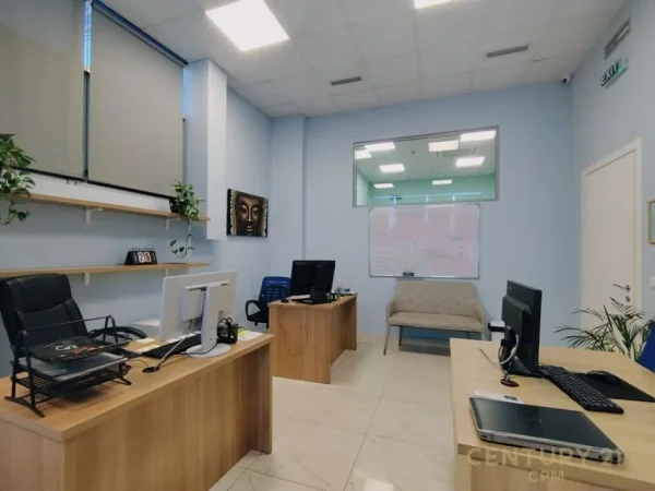 Tirane, jepet me qera ambjent biznesi Kati 0, 820 m² 6.000 € (komuna)