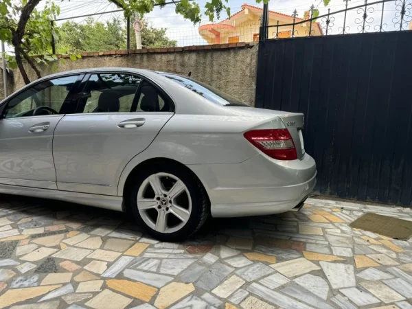 Tirane, shes makine MERCEDES C CLASS 300 BENZINE 4 MATIC Benzin, gri metalizato automatik Klima 207.000 km 5.700 €