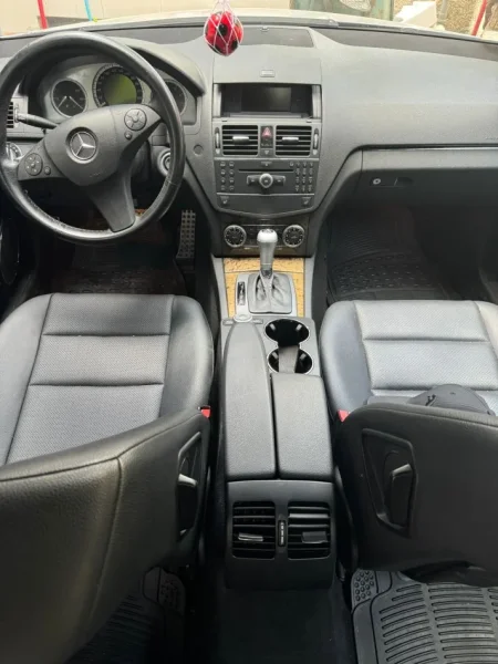 Tirane, shes makine MERCEDES C CLASS 300 BENZINE 4 MATIC Benzin, gri metalizato automatik Klima 207.000 km 5.700 €