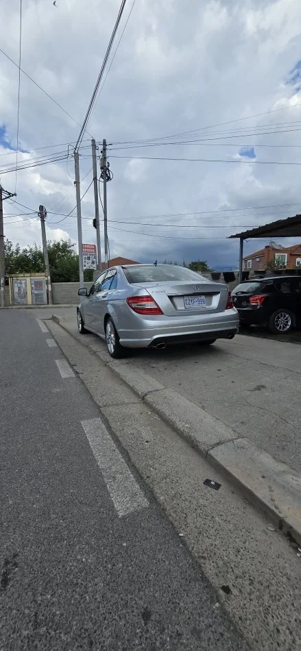 Tirane, shes makine MERCEDES C CLASS 300 BENZINE 4 MATIC Benzin, gri metalizato automatik Klima 207.000 km 5.700 €