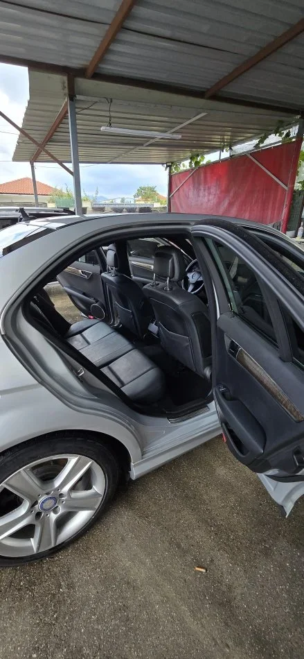 Tirane, shes makine MERCEDES C CLASS 300 BENZINE 4 MATIC Benzin, gri metalizato automatik Klima 207.000 km 5.700 €
