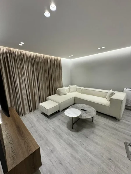 Tirane, Vile 3 kateshe me qira  Kati 0, 420 m² 3.000 € (Rruga Elbasanit)
