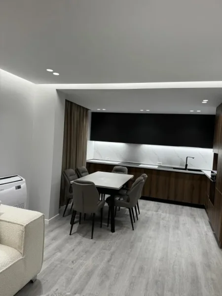 Tirane, Vile 3 kateshe me qira  Kati 0, 420 m² 3.000 € (Rruga Elbasanit)