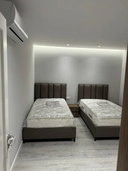 Tirane, Vile 3 kateshe me qira  Kati 0, 420 m² 3.000 € (Rruga Elbasanit)