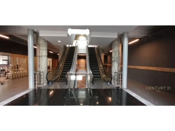 Tirane, jepet me qera ambjent biznesi Kati 3, 67 m² 600 € 