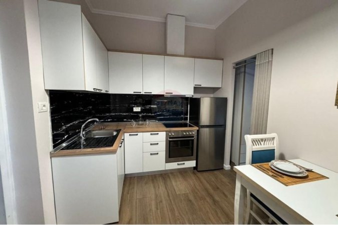 Tirane, shitet garsonier 1+1 Kati 1, 99.000 € (Rruga e Durresit)