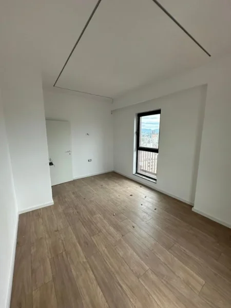 Tirane, jepet me qera ambjent biznesi Kati 13, 160 m² 1.000 € (Rruga e Kavajes)