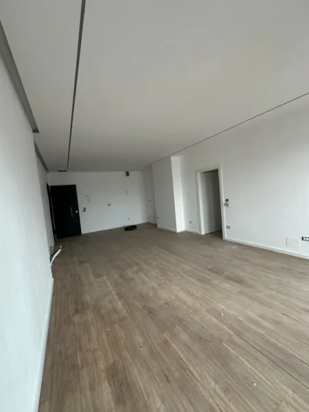 Tirane, jepet me qera ambjent biznesi Kati 13, 160 m² 1.000 € (Rruga e Kavajes)