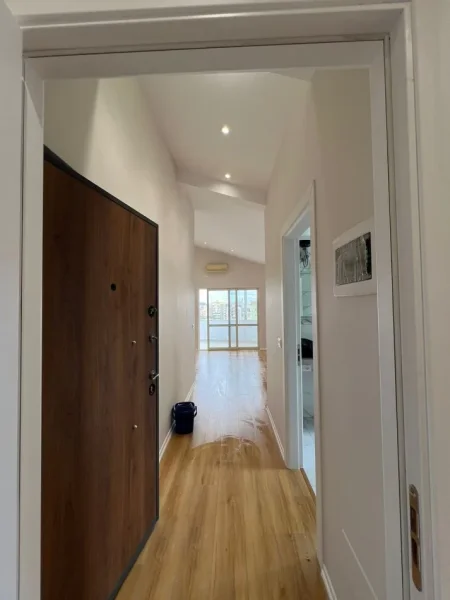 Durres, shitet apartament 1+1+Ballkon Kati 8, 71 m² 95.000 € (rruga pavaresia)