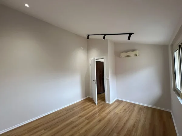Durres, shitet apartament 1+1+Ballkon Kati 8, 71 m² 95.000 € (rruga pavaresia)