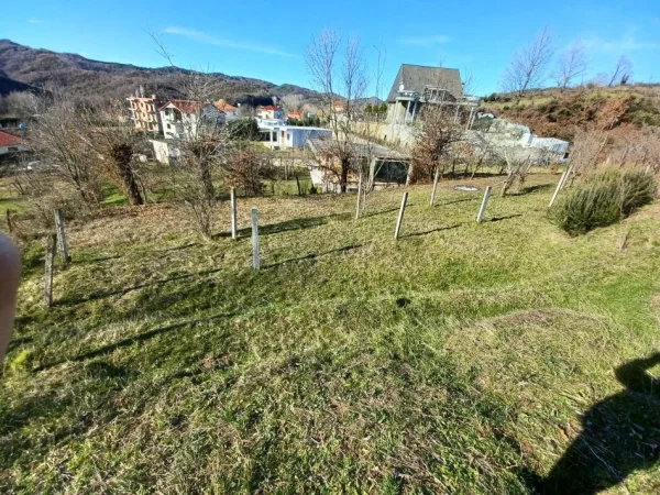 Tirane Marqinet, shitet toke , 3 dylym 60.000 lek