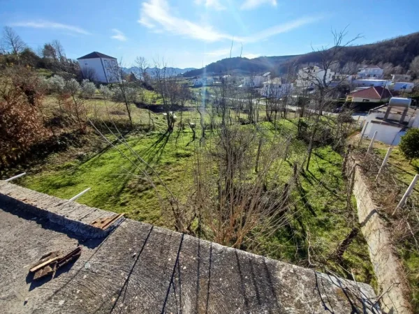 Tirane Marqinet, shitet toke , 3 dylym 60.000 lek