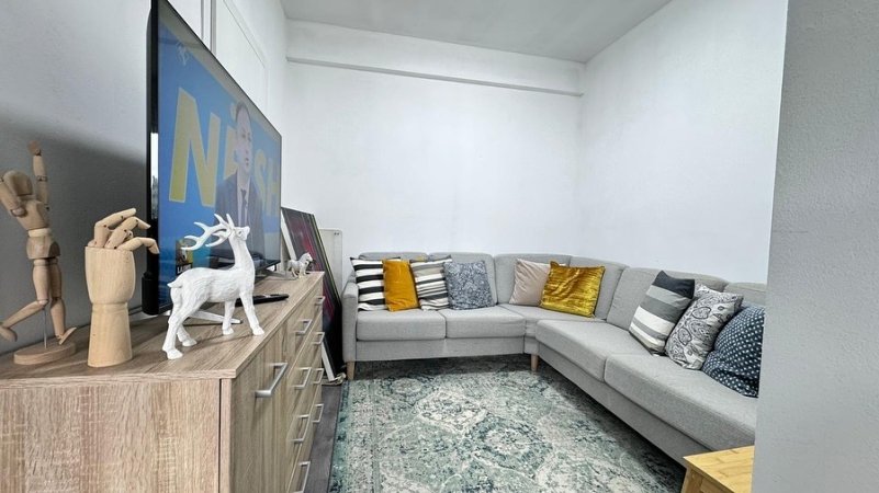 Tirane, jepet me qera apartament 1+1+Ballkon Kati 4, 80 m² 600 € (Hamdi Sina)