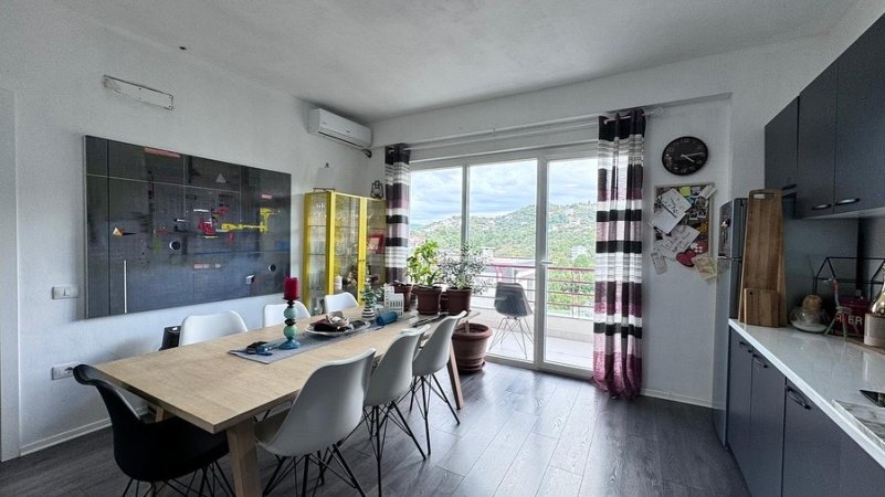 Tirane, jepet me qera apartament 1+1+Ballkon Kati 4, 80 m² 600 € (Hamdi Sina)