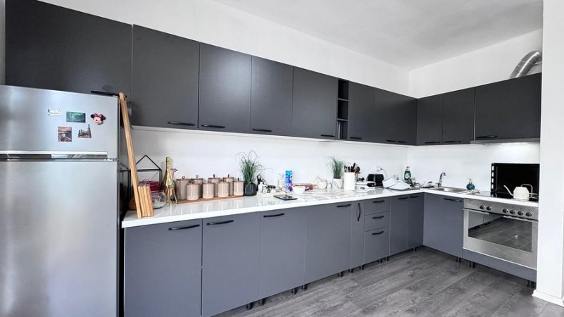 Tirane, jepet me qera apartament 1+1+Ballkon Kati 4, 80 m² 600 € (Hamdi Sina)