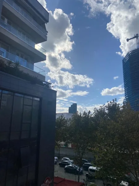 Tirane, jepet me qera zyre Kati 2, 11 m² 180 € (Rruga e Barrikadave)