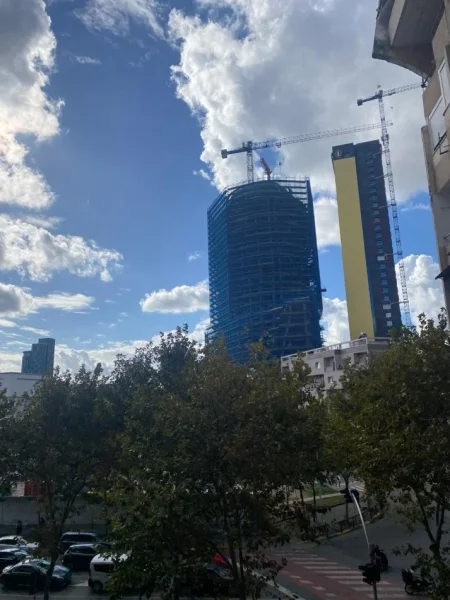 Tirane, jepet me qera zyre Kati 2, 11 m² 180 € (Rruga e Barrikadave)