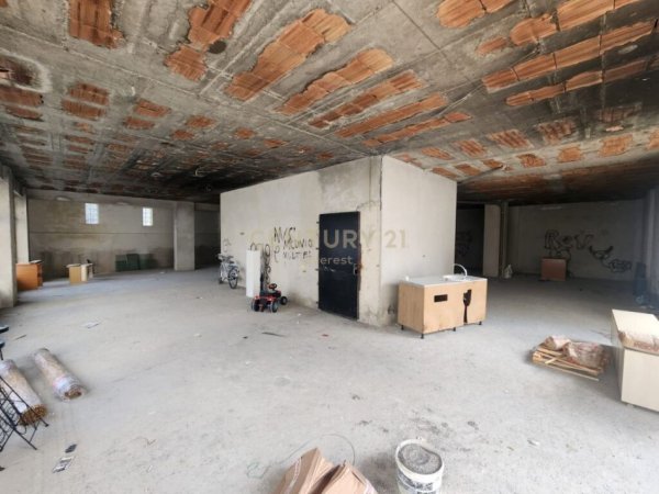 Tirane, shes ambjent biznesi Kati 0, 288 m² 864.000 € (Liqeni i Thatë)