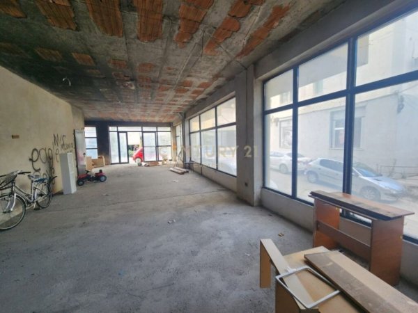 Tirane, shes ambjent biznesi Kati 0, 288 m² 864.000 € (Liqeni i Thatë)