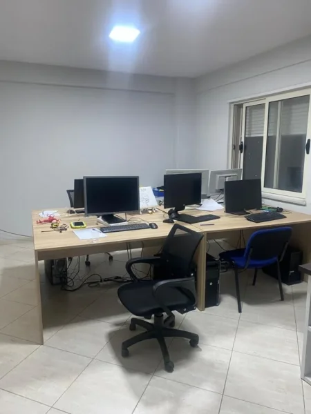 Tirane, jepet me qera ambjent biznesi Kati 3, 107 m² 600 € (Rruga Jordan Misja)