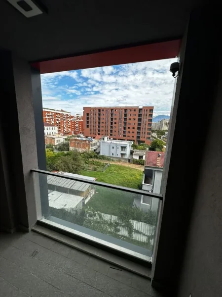 Tirane, jepet me qera apartament 1+1+Ballkon Kati 3, 45 m² 350 € (astiri)