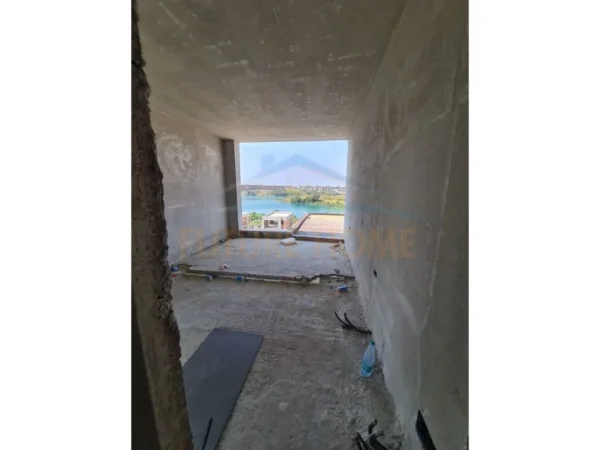 Tirane, shitet Vile 2+1+Aneks+Ballkon Kati 0, 285 m² 570.000 € (Farke)