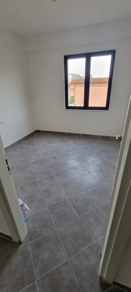 Tirane, jepet me qera apartament 2+1+Aneks+Ballkon Kati 1, 73 m² 750 € (don bosko , rruga albanopoli)