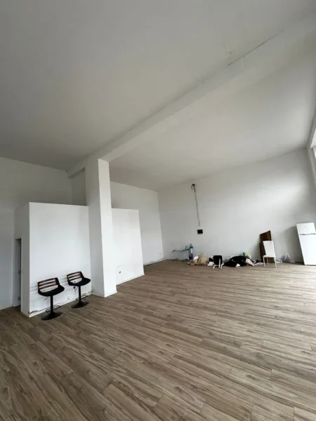 Tirane, jepet me qera ambjent biznesi Kati 0, 114 m²  (astir pallatet eglo)