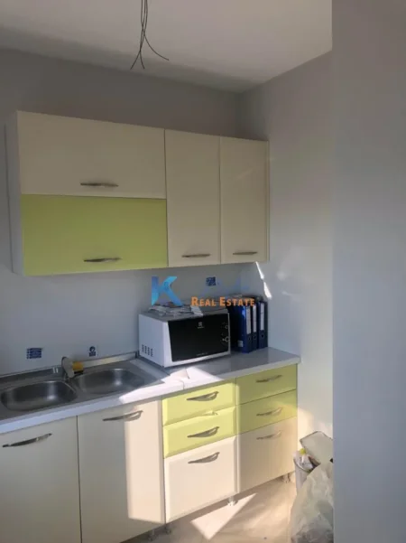 Tirane, jap me qera zyre Kati 7, 107 m² 550 € (Jordan Misja, afer Gener 2)